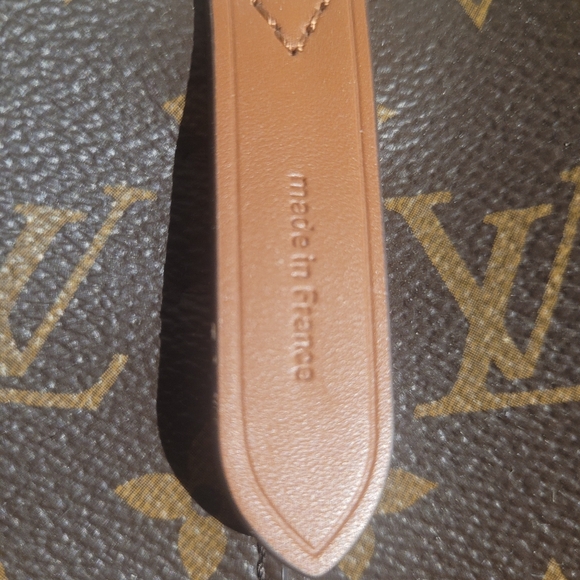 Classic Brown Monogram Shoulder Bag - Picture 7 of 8